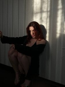 LisaElfy sexy me, basking in the sun's rays Billede 3