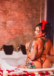 MadissonFord foam bath on our valentine Immagine 