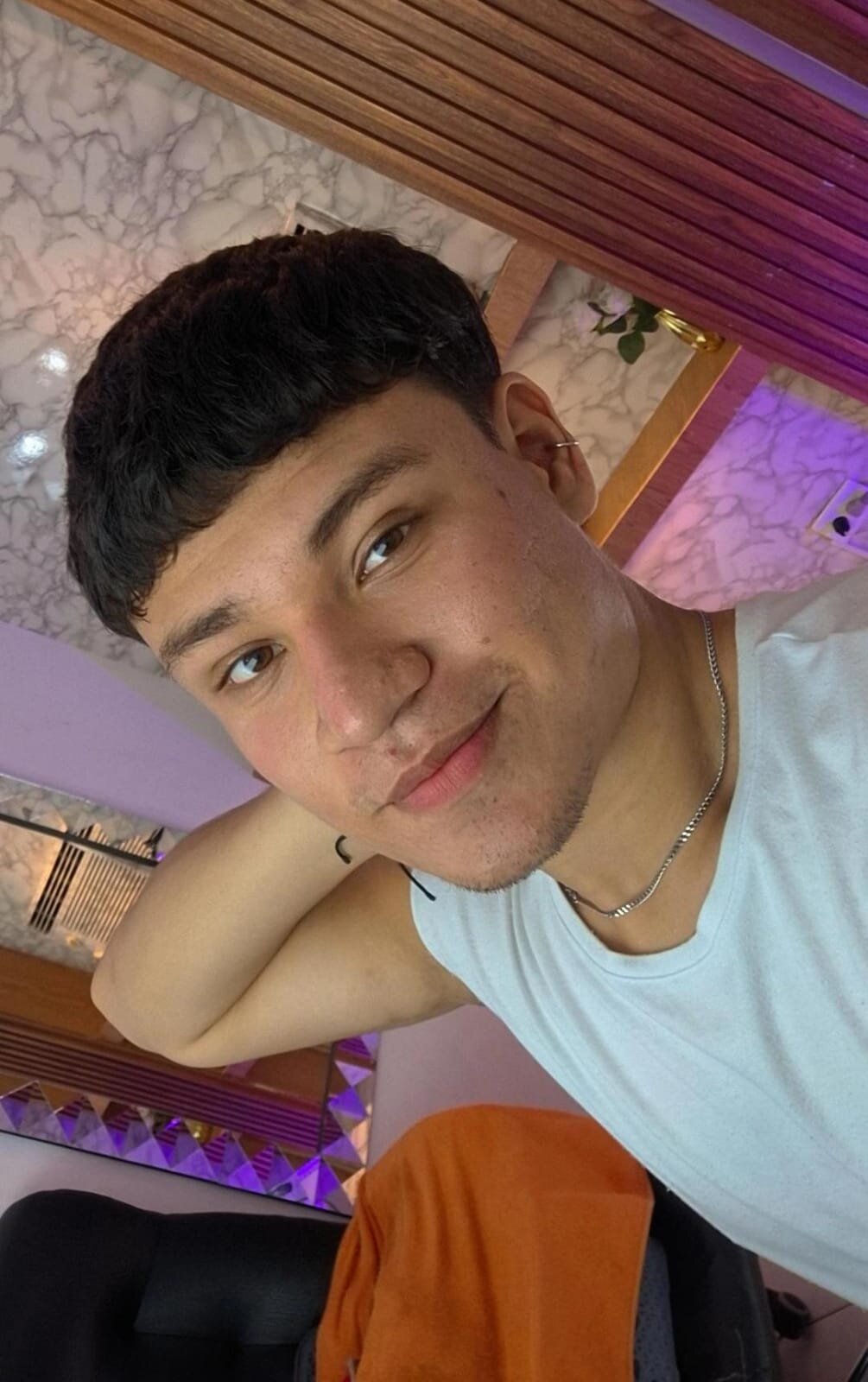 AndrewPeach_ Trendaava kuva 7286