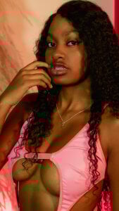 StormiHills Pretty face, wild mind, sweet attitude. Pic 3