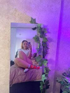 LanaMills_ Beauty in the mirror 🪞🩷 Pic 9