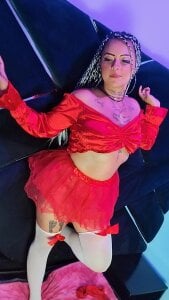 Chloe_Foxx__ Are you ready for Christmas? 🙈 Pic 3