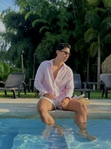 samucamx_ Pool party Pic 2