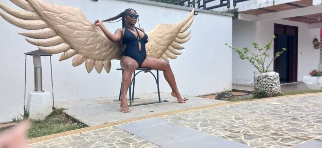 EbonyTanishaのPublicの枚の写真