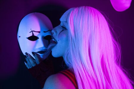 A touch of madness has never been so irresistible 💋💫 de Raven_Witch_  5 photos