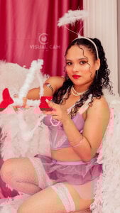 Today I’m not giving out chocolates… I’m giving out desire 😈💋 od ValeriaJulio_  4 snímek