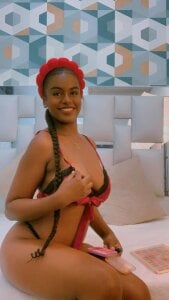 EMMA_JONHES Public Pic 5