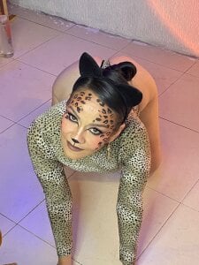 brandi_bae1 I saw a cute kitten✨💕 Pic 8