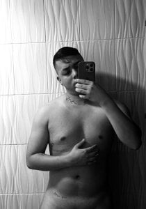 LiamColby_: Public ( фото)