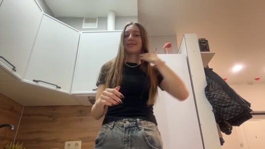 selena_favn Looking for my prince charming Pic 3