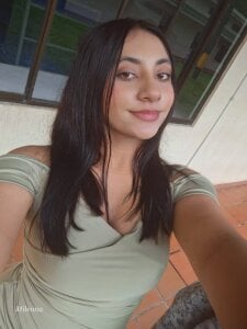 Mile__Cutte Public Pic 3