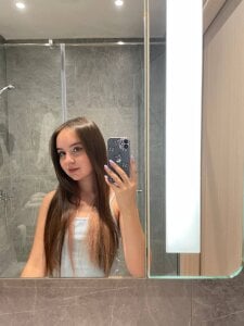 LisaSmiths Perfect eyes Pic 3