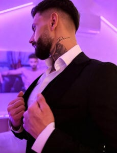 Aura Grey “Grey Aura isn’t just a name ..it’s my style:elegant, sophisticated, and irresistibly pro" de TristanGrey  9 Imagens