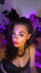 GoddessRae19 Public Pic 5