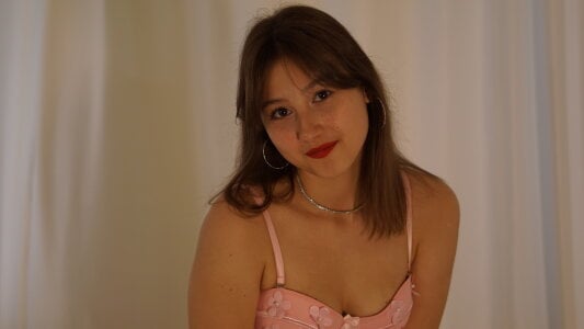 CwenBollding Cover Girl Vibes Pic 5