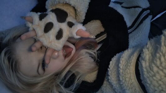 LynetHakes winter dream Pic 5