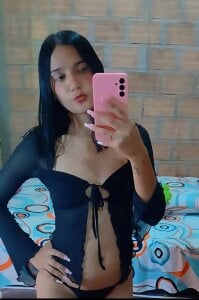 Girl-hot07 Public Pic 3