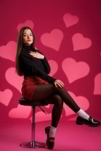 LucyDeLucaのThe Seduction Starts Hereの 3枚の写真