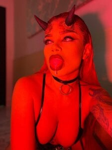 LeaThompson Sexy devil Photo
