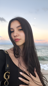 LucettaEastes Public Pic