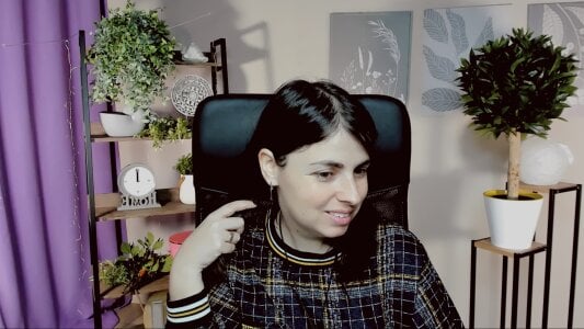 MartaEdams The brightest of all springs is the one in the shower. ❞ 圖片