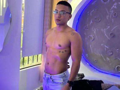 thomas_scot1 my hot body Pic 2