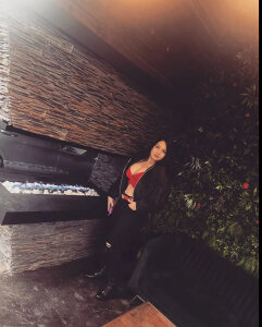 Emma_white111 Public Pic