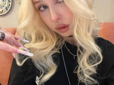 goth__tv: kitty ( фото)