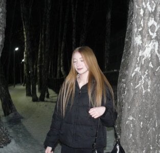 Eseniya_ Public Immagine  2