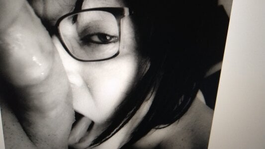 Mona-Mature Public Pic