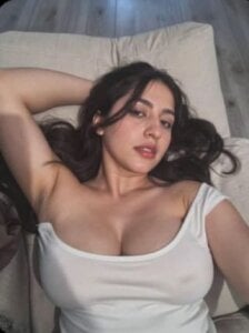 Caroline_one Public Photo 2