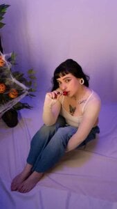 Lucy_Smith2 Me Pic 2