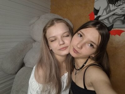 DongMolt Klara and shelly Immagine  3