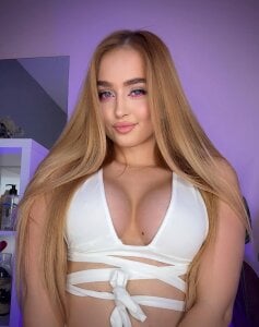 ElyssawetXX Black and White Pic 9