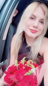 Crystal-Woods Charm lives in the details.🌹💖 Hình 4