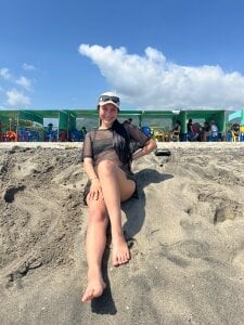 kaitt_ A DAY AT THE BEACH🌴 Pic