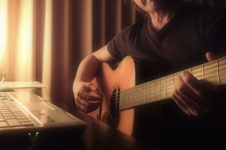 miyagi_no_hiroshi Singing and playing Foto 3