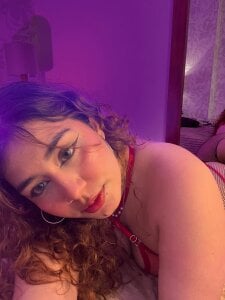 AdelaTaylor What do you prefer my pretty tits or my big ass?🥵😳 Pic