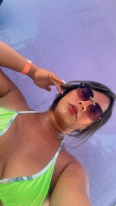 Newshantal_ on the beach 사진