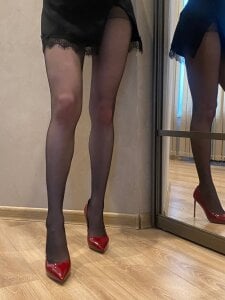 goddess_aphroditte worship my legs Pic