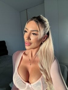 LunaVibes_のSpicy blondieの 5枚の写真