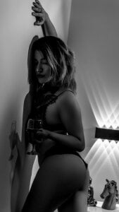 AuroraChannn Black & White, Wine & Temptation 🍷🖤🤍  5. fénykép