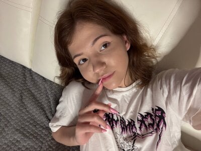 Why does my finger always end up in my mouth? od kxomorebi  5 snímek