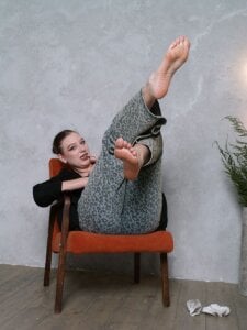 Lily_Ember Your gaze makes me feel hot. Pic 2