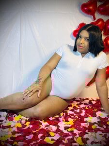 ShanayaKops Too hot to be called romance. 😈🔥 Kuva 5