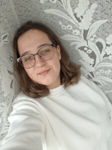 Bell_Gabi Public Pic 3