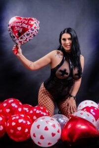 Lauren_Saint