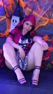 Valeriagomez_ A very naughty little hood, do you like how I look? 🎃🙊 Pic 5