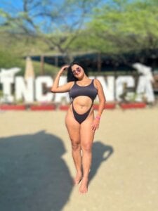 liz_monserrat_1 Hello merry christmas, day of walking Pic 2