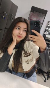 KimDevinne “You make my smile a little more dangerous tonight 😏💞” Pic 2